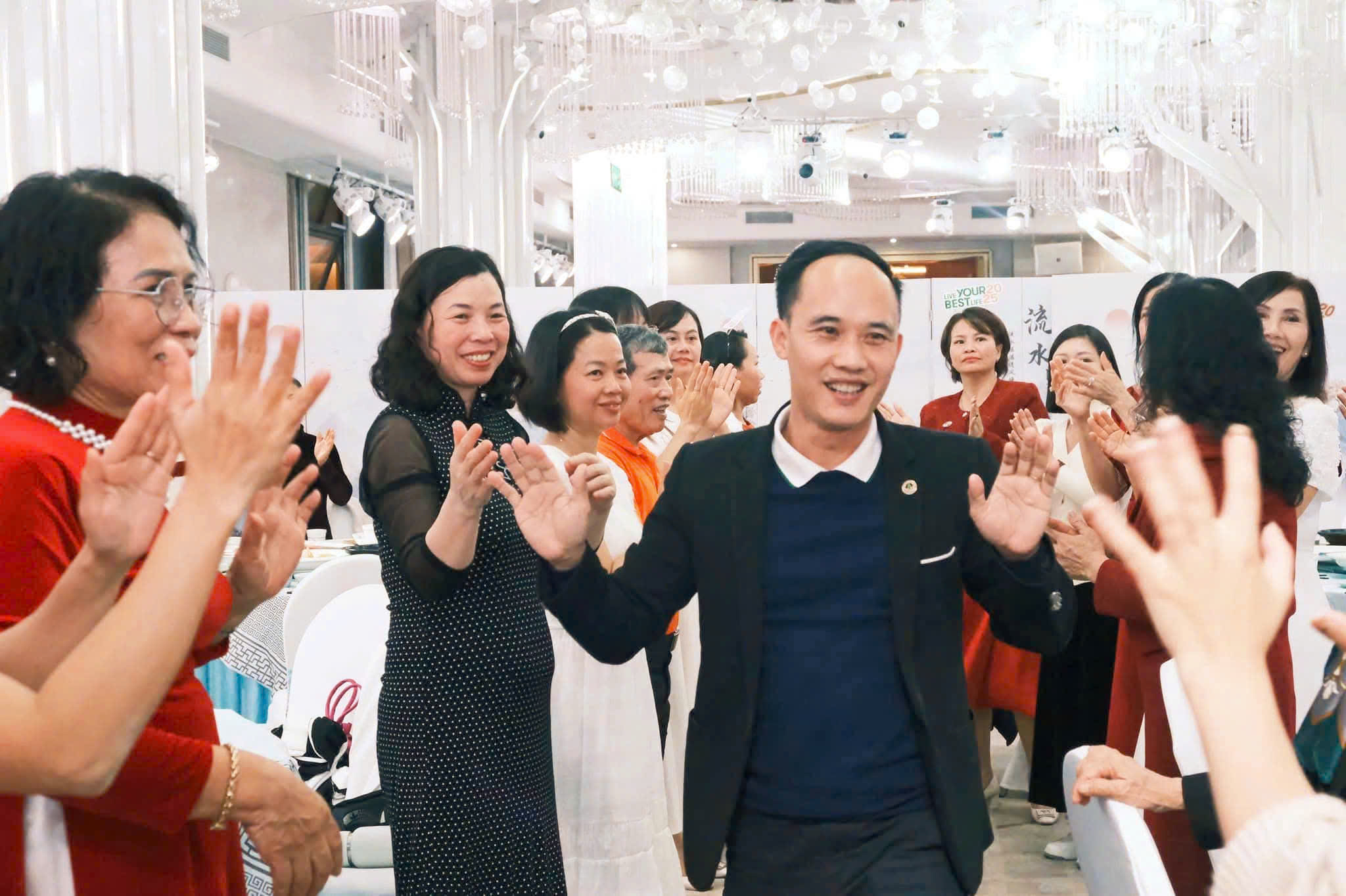 Đào Văn Xuân giảng dạy hàng trăm học viên